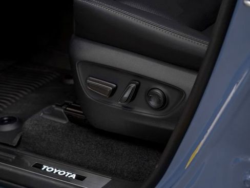 Used 2025 Toyota Land Cruiser image 66