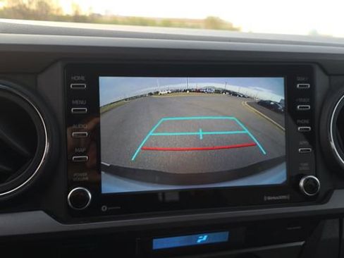 Used 2022 Toyota Tacoma TRD Off-Road w/ Technology Package image 20