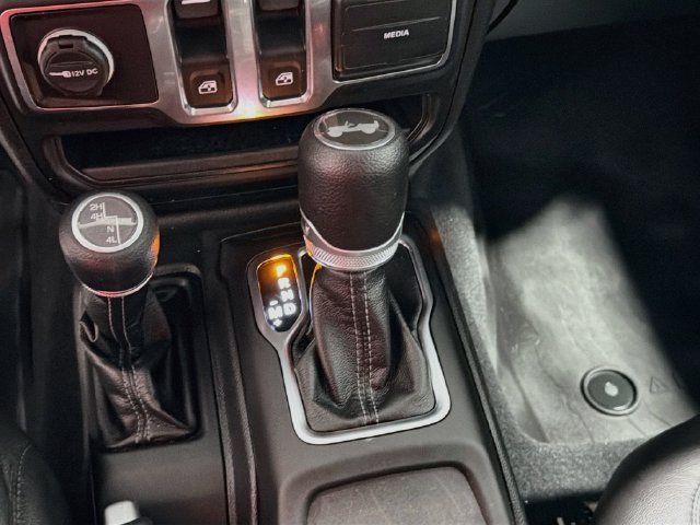Used 2025 Jeep Wrangler Sport AWD/4WD image 16