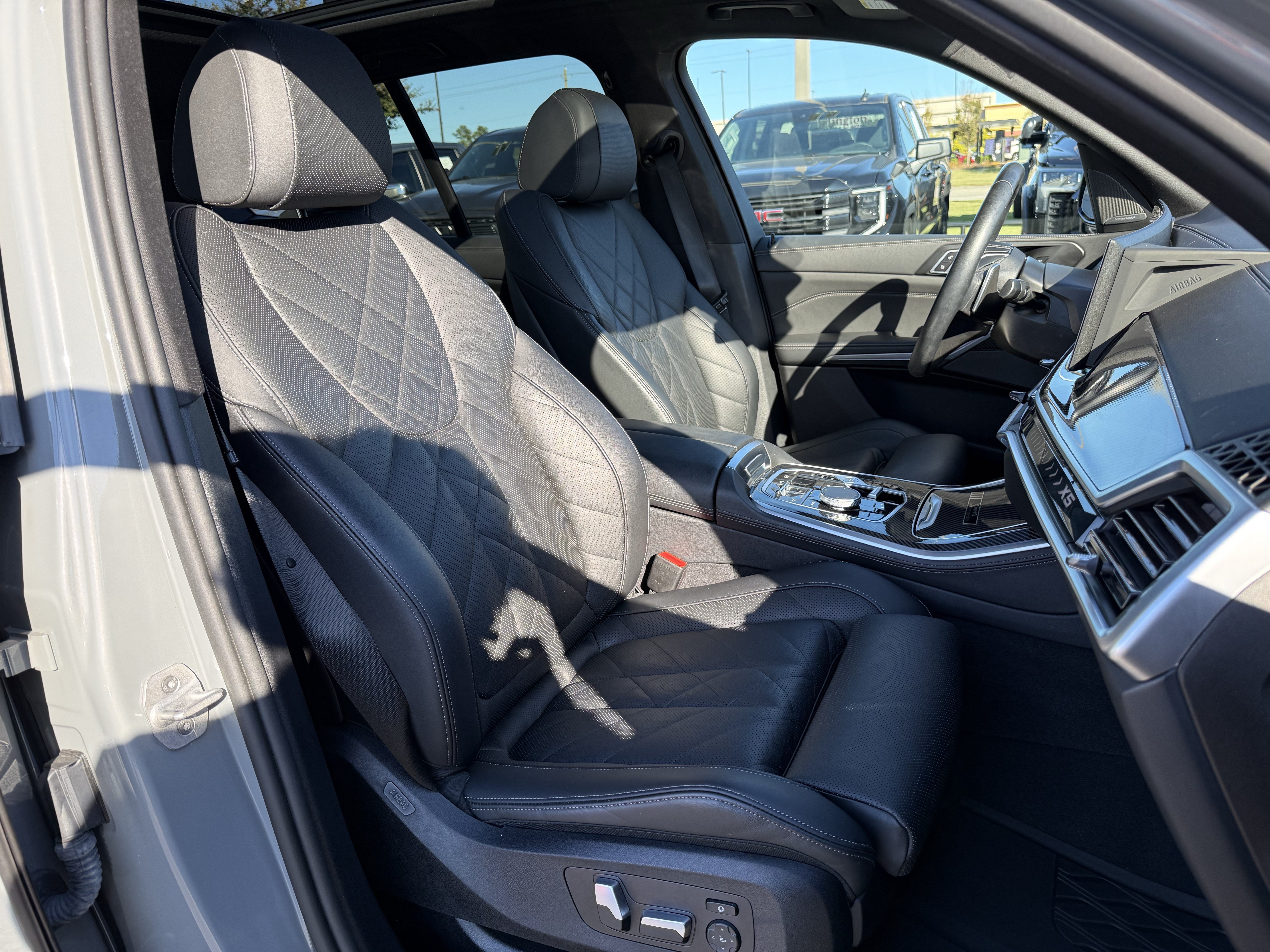 Used 2025 BMW X5 xDrive40i w/ Parking Assistance Package AWD/4WD image 36