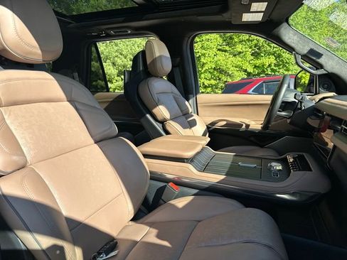 Used 2025 Lincoln Navigator Black Label AWD/4WD image 17