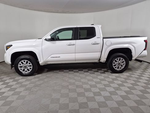 Used 2025 Toyota Tacoma SR5 AWD/4WD image 6