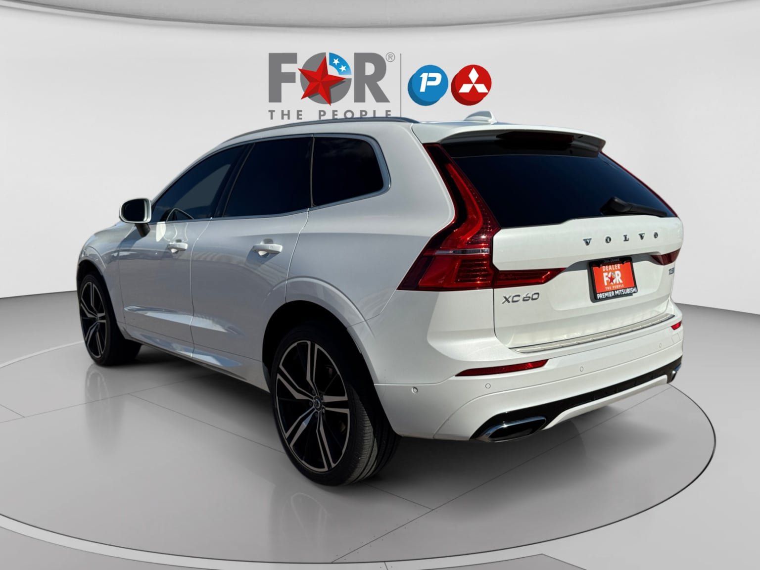 Used 2019 Volvo XC60 T5 R-Design w/ Protection Package Premier FWD image 3