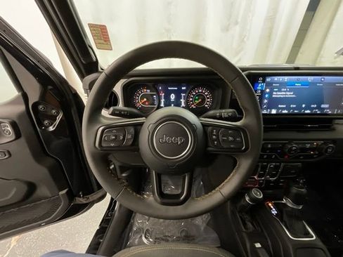 Used 2024 Jeep Gladiator Sport AWD/4WD image 11