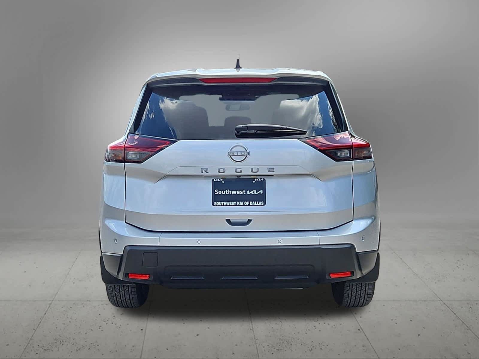 Used 2025 Nissan Rogue S FWD image 5