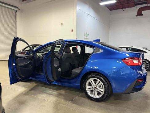 Used 2017 Chevrolet Cruze LT w/ Convenience Package FWD image 26