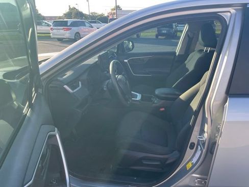 Used 2022 Toyota RAV4 LE FWD image 10