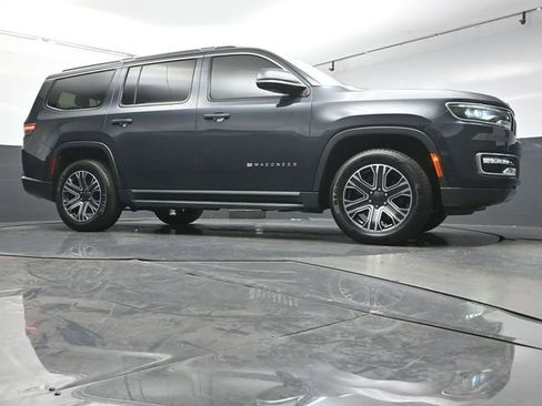 Used 2022 Jeep Wagoneer Series III w/ Flexible Seating Group image 32