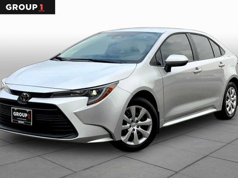 Used 2026 Toyota Corolla LE image 1
