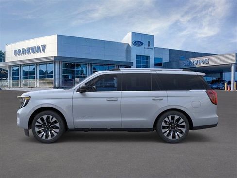 New 2025 Ford Expedition Platinum w/ Driver's Package image 3