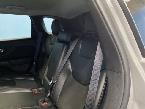 Used 2022 Jeep Cherokee Trailhawk image 25