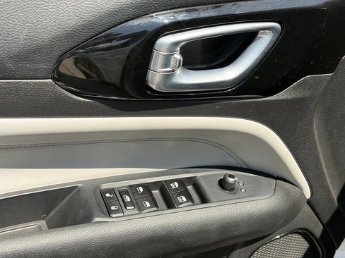 Used 2025 Jeep Compass Limited AWD/4WD image 4