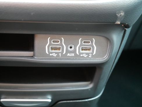 Used 2025 Chrysler Pacifica Select FWD image 31