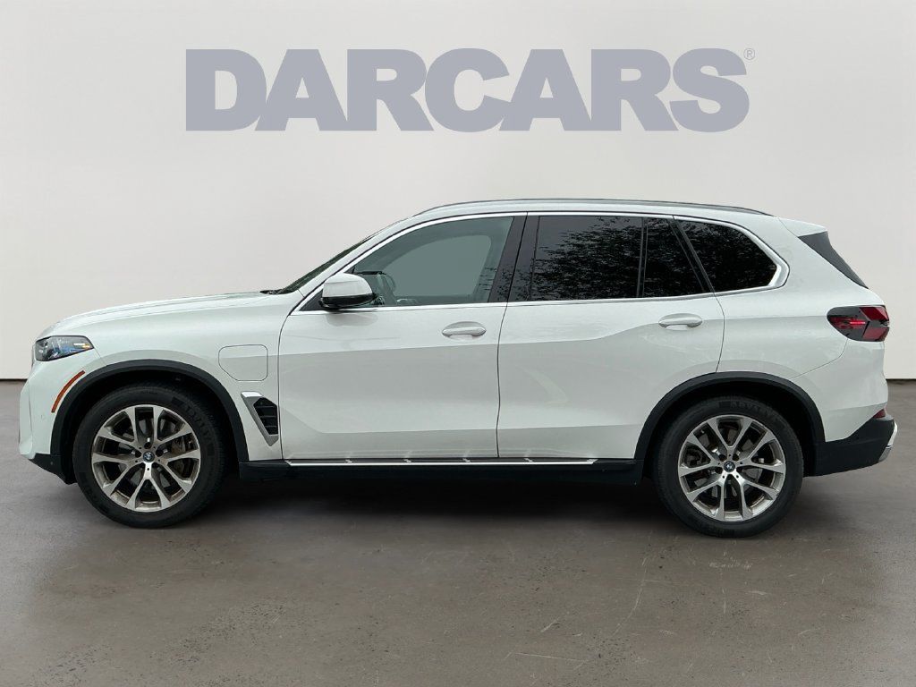 Used 2025 BMW X5 xDrive50e AWD/4WD image 4
