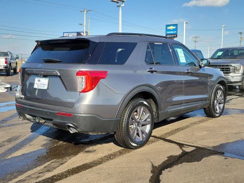 Certified 2022 Ford Explorer XLT w/ Equipment Group 202A image 4