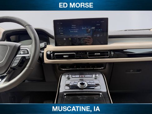 Used 2022 Lincoln Nautilus AWD w/ Premium Package image 11