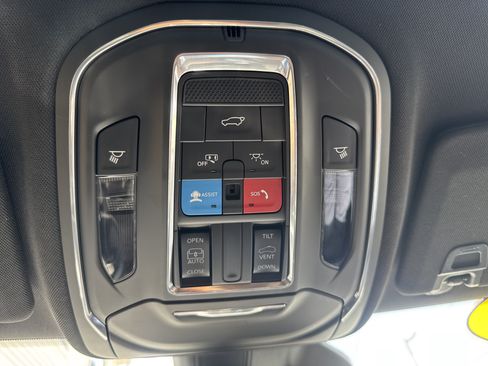 Used 2023 Jeep Grand Cherokee Altitude AWD/4WD image 21