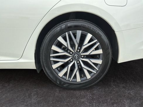 Used 2025 Nissan Altima 2.5 SV FWD image 9