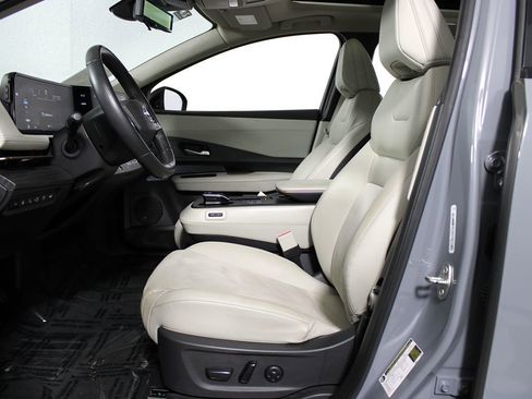 Used 2024 Nissan Ariya FWD image 8