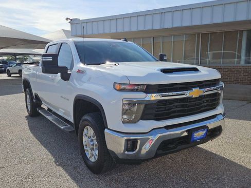Used 2025 Chevrolet Silverado 2500 LT AWD/4WD image 2