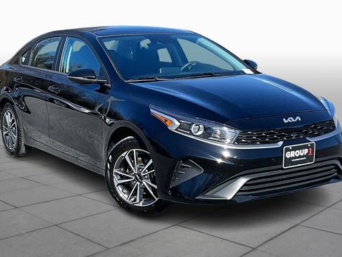 Used 2023 Kia Forte LXS w/ LXS Technology Package image 2