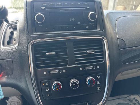 Used 2014 Dodge Grand Caravan American Value Package FWD image 12