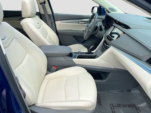 Used 2025 Cadillac XT5 Premium Luxury w/ Technology Package AWD/4WD image 30