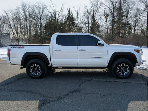 Used 2021 Toyota Tacoma TRD Off-Road w/ Technology Package AWD/4WD image 7