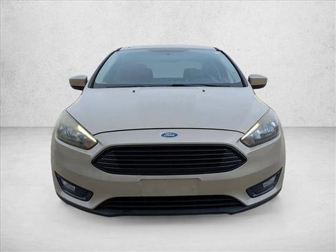 Used 2018 Ford Focus SE w/ SE Appearance Package image 2