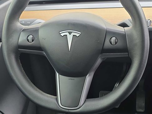 Used 2021 Tesla Model Y Long Range image 18