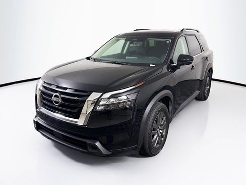 Used 2025 Nissan Pathfinder SV AWD/4WD image 3
