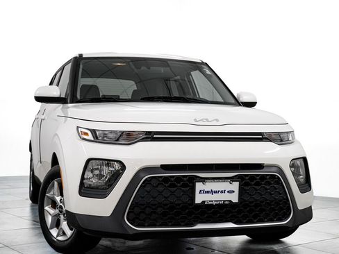 Used 2022 Kia Soul LX w/ Technology Package FWD image 3