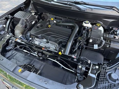 Used 2024 GMC Terrain SLT image 37