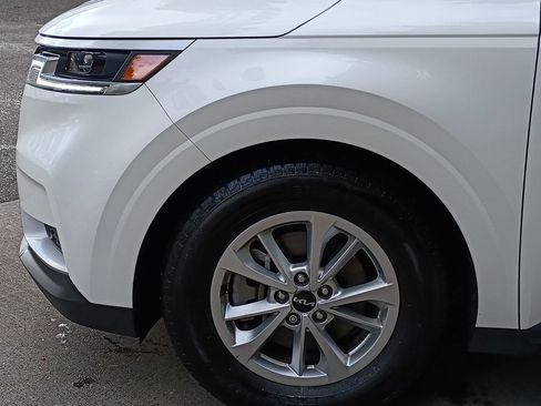 Used 2022 Kia Carnival LX FWD image 8