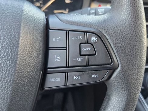 Used 2025 Toyota Sienna LE image 21