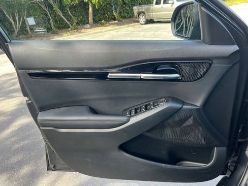 Used 2025 Kia Seltos S image 18