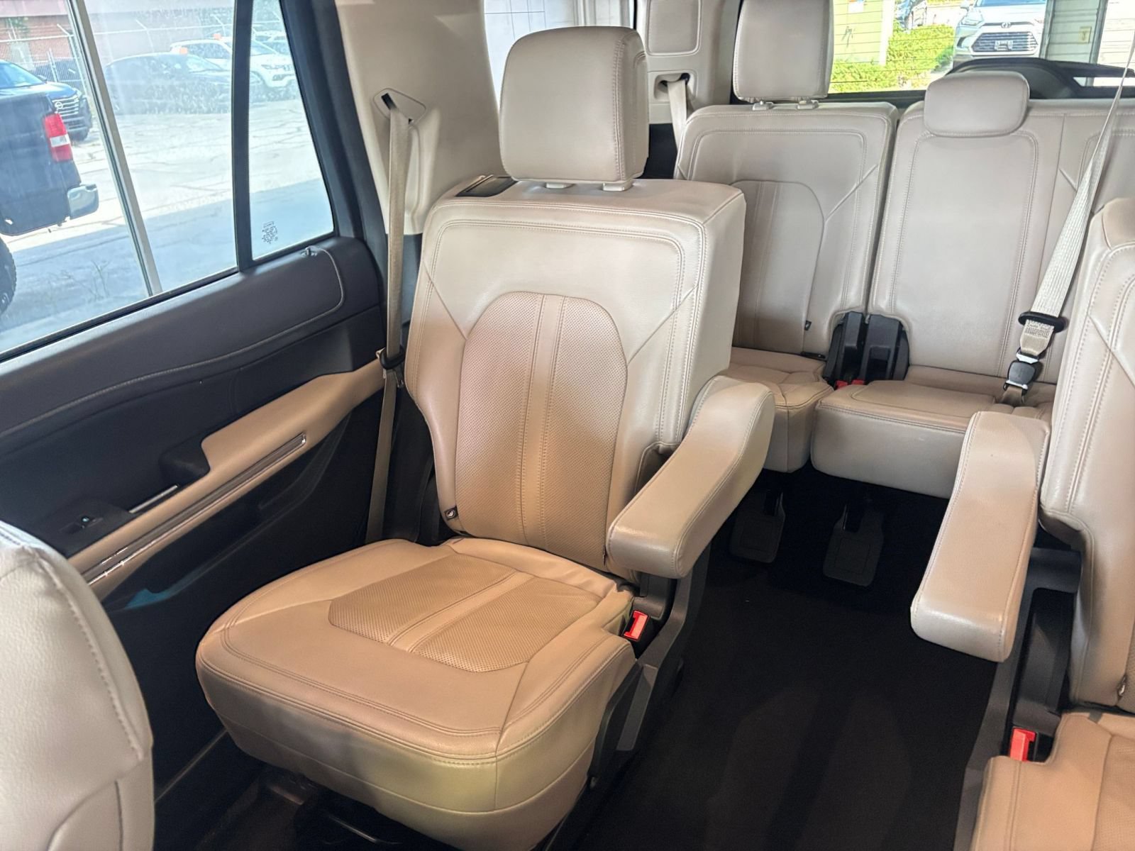 Used 2024 Ford Expedition Limited RWD image 43
