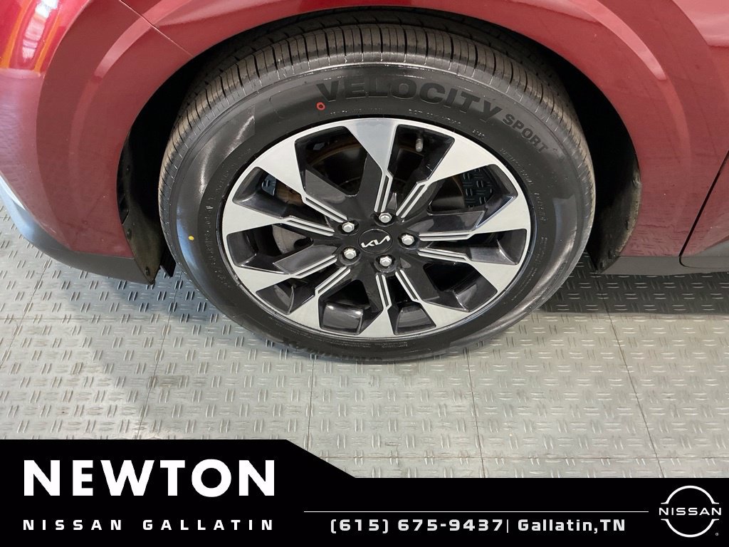 Used 2022 Kia Carnival EX FWD image 47