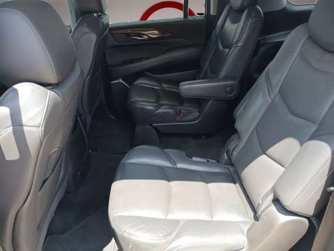 Used 2020 Cadillac Escalade ESV Luxury RWD image 13