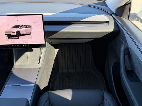 Used 2026 Tesla Model Y Long Range image 10