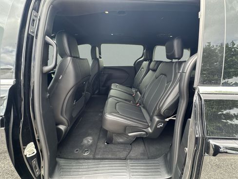 New 2026 Chrysler Pacifica Select FWD image 36