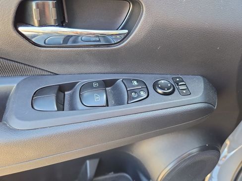 Used 2024 Nissan Kicks SV FWD image 17