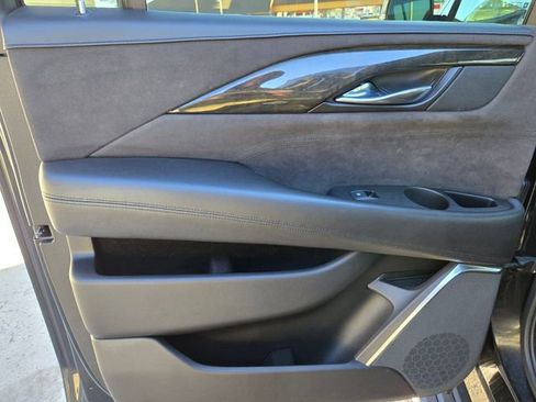 Used 2020 Cadillac Escalade ESV Platinum image 41