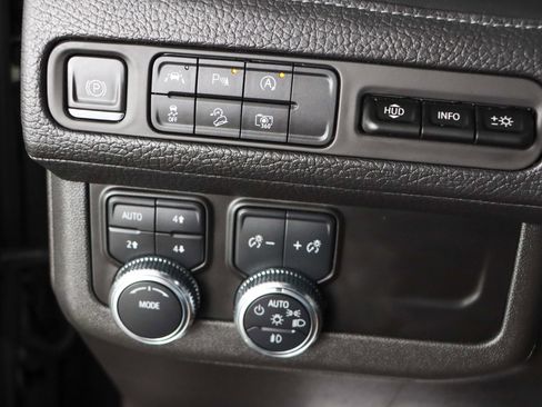 Used 2023 GMC Yukon Denali AWD/4WD image 23