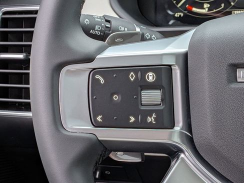 Used 2024 Land Rover Discovery S image 15