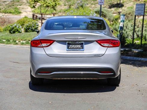 Used 2015 Chrysler 200 Limited w/ Convenience Group FWD image 4