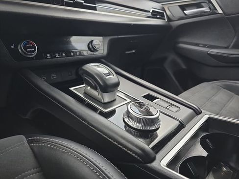 Used 2024 Mitsubishi Outlander SE image 34