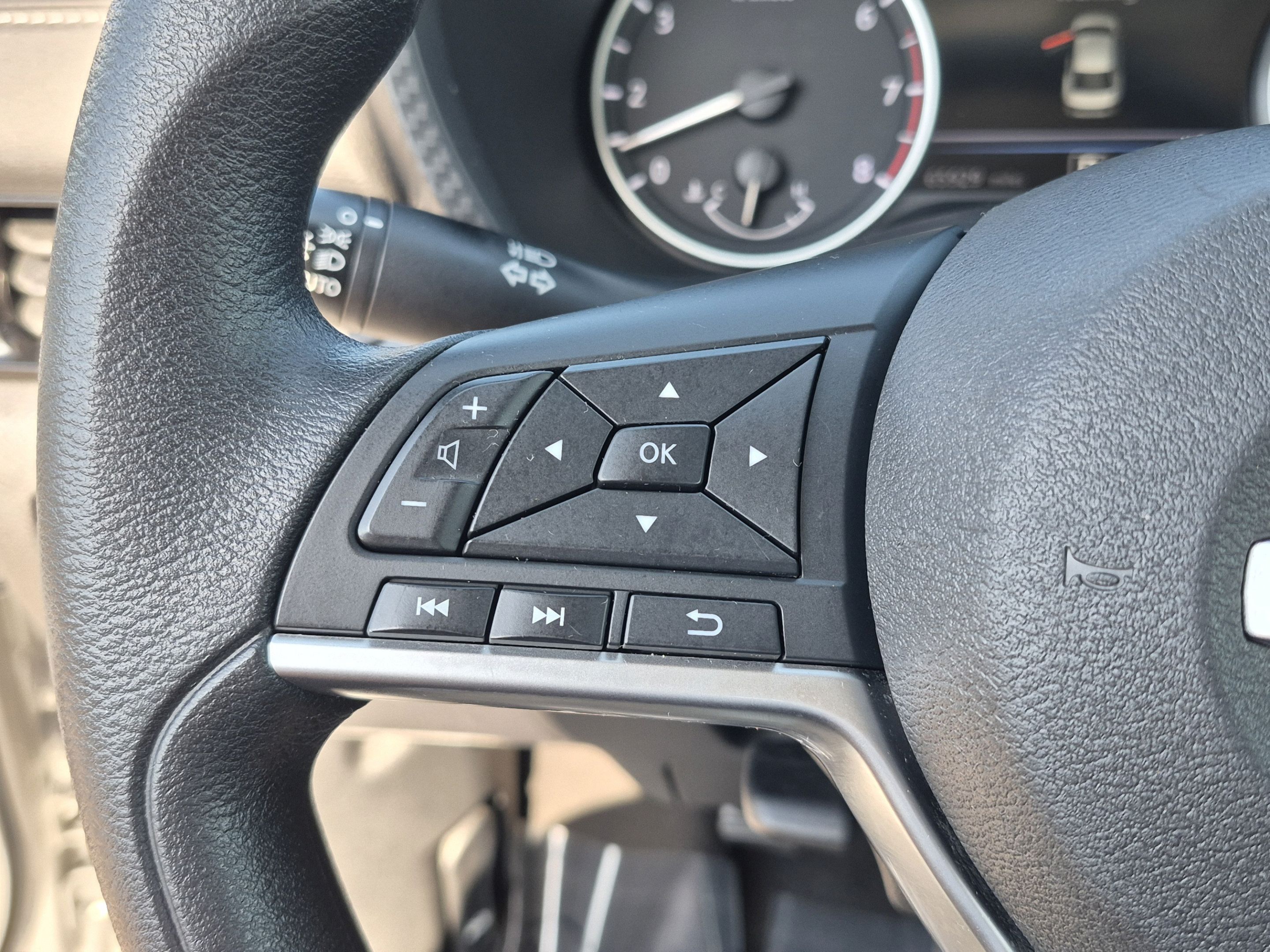 Certified 2023 Nissan Sentra SV FWD image 30