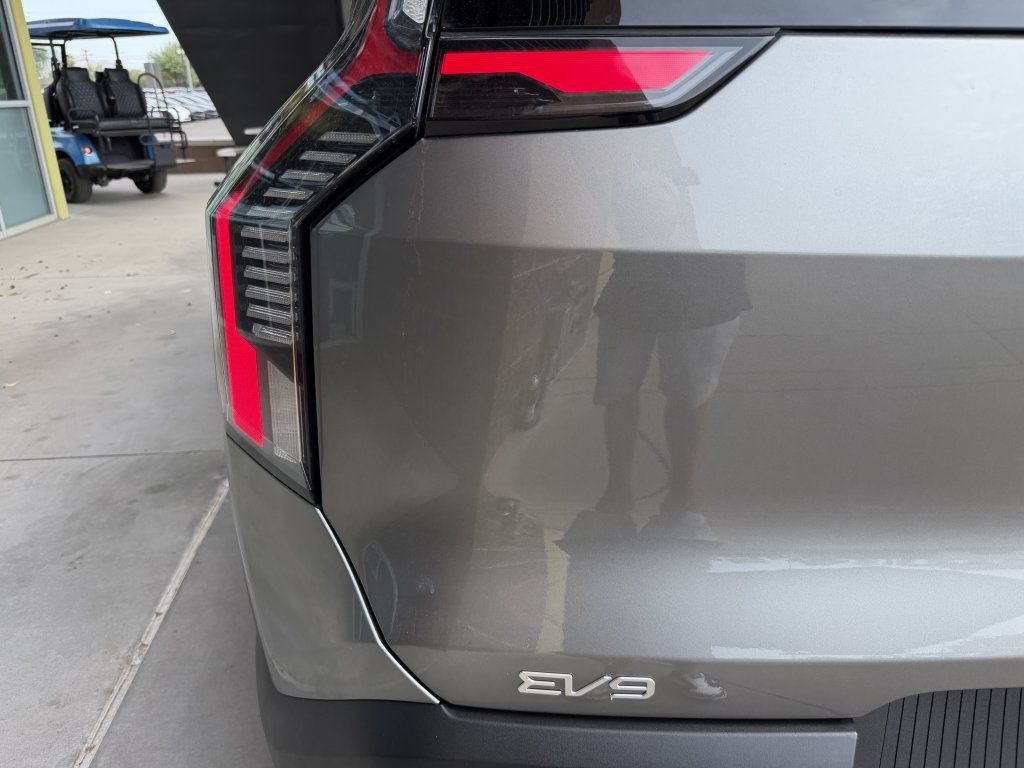 Used 2024 Kia EV9 Light RWD image 14