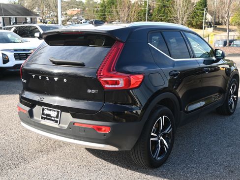 Used 2025 Volvo XC40 B5 Core image 13